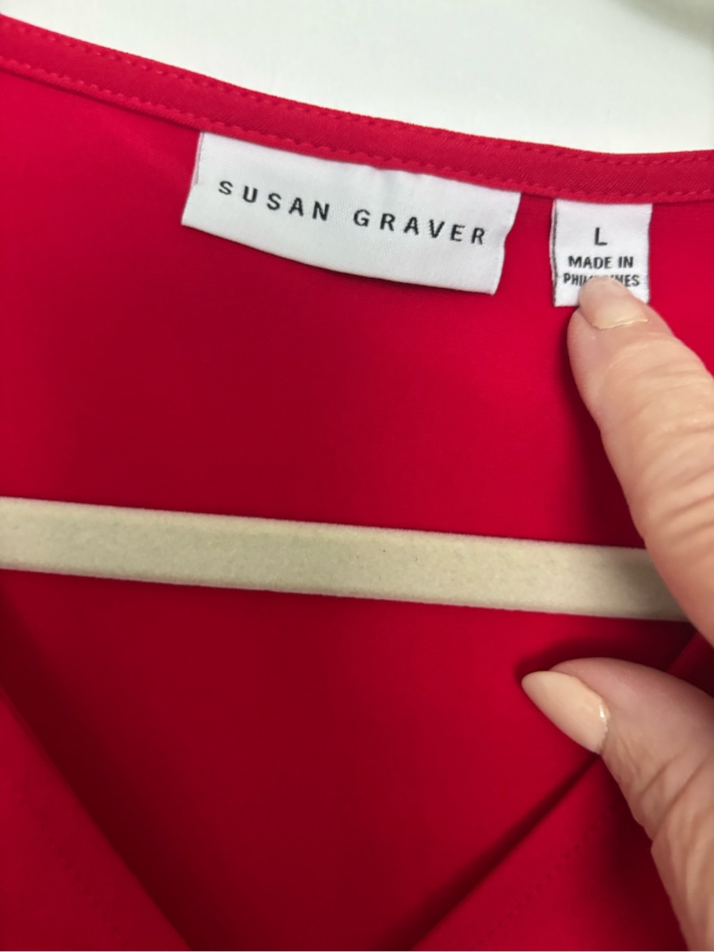 Susan Graver Bright Red Sleeveless V-Neck Tank with Ring Accent size L. - Picture 3 of 3